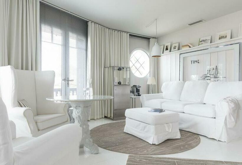 סוויטת ג'וניור, La Corniche