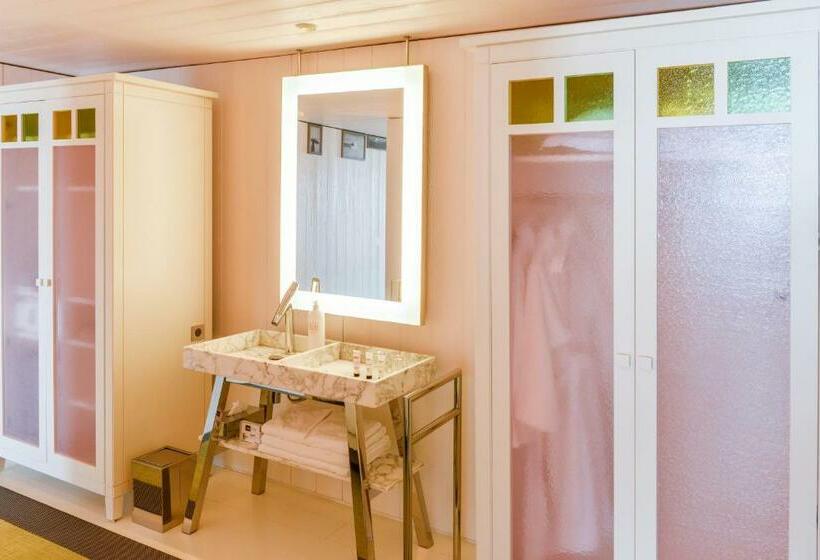 스탠다드 룸, La Corniche