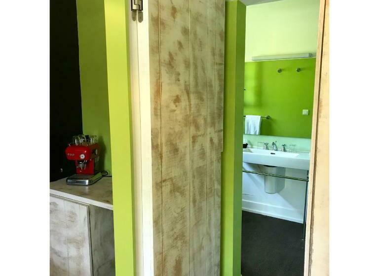 غرفة قياسية, La Grenouillère