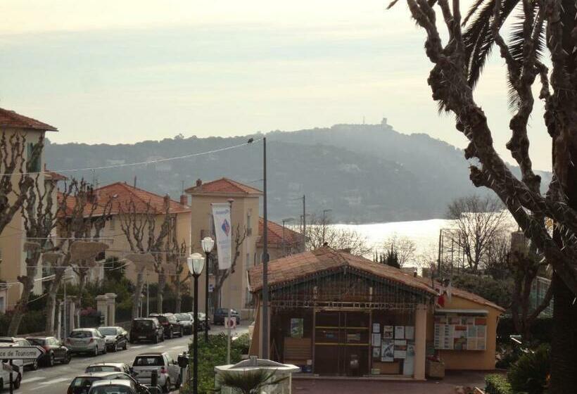 غرفة قياسية, La Regence