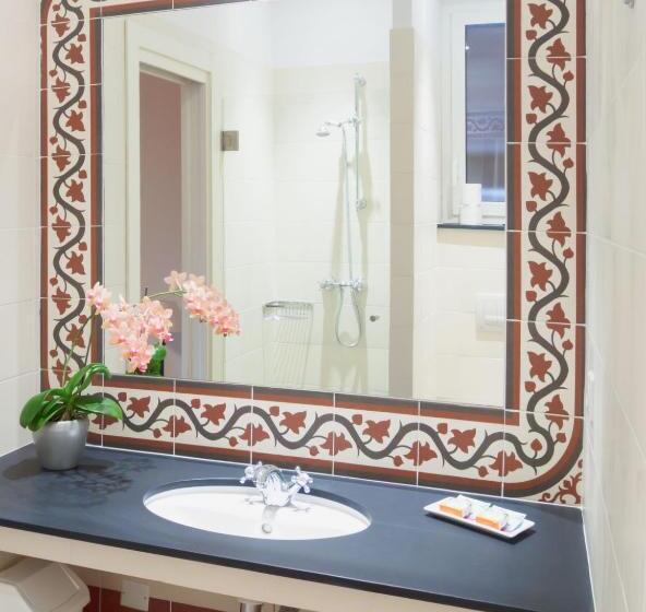 غرفة قياسية, La Regence