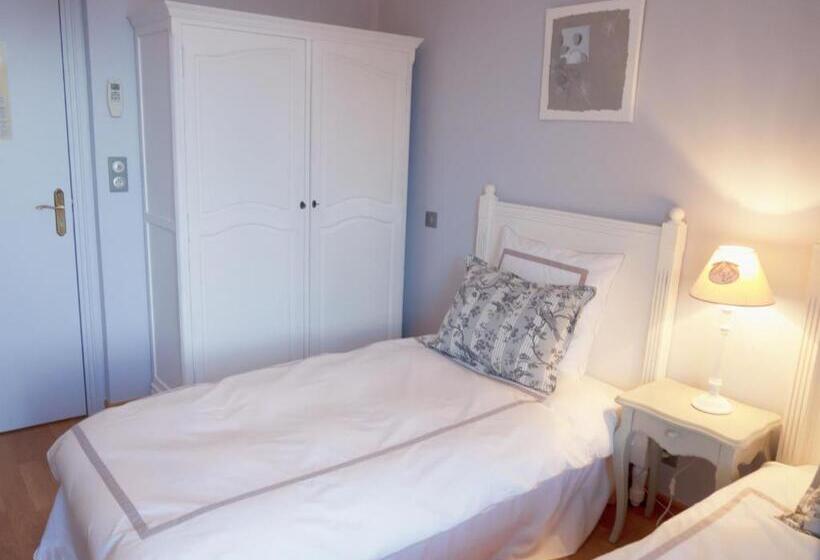 غرفة قياسية ثلاثية, La Regence