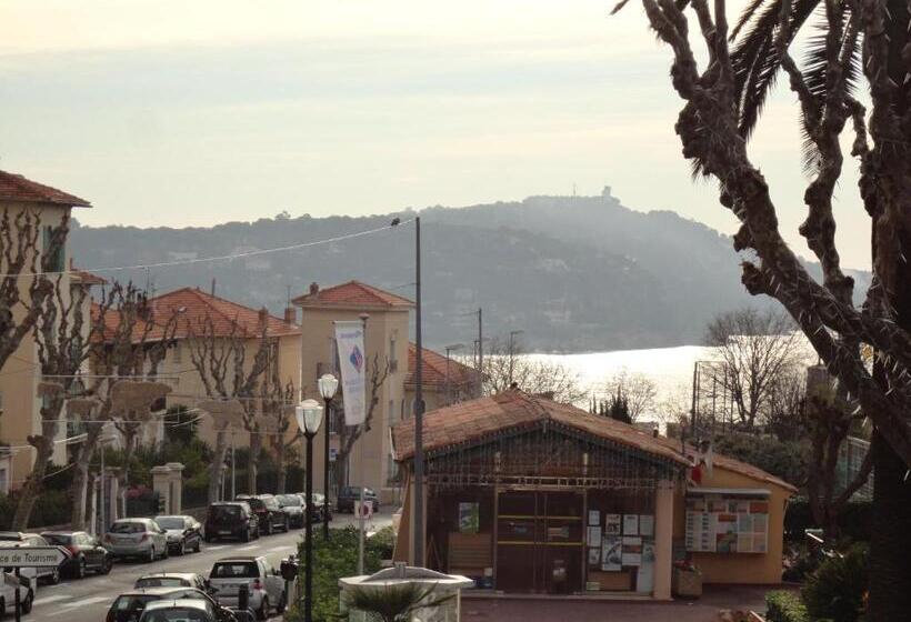 חדר סטנדרט לשלושה, La Regence