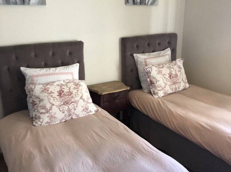 غرفة قياسية, La Regence