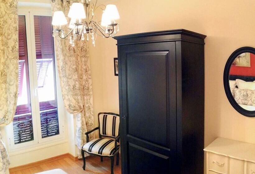 غرفة قياسية ثلاثية, La Regence