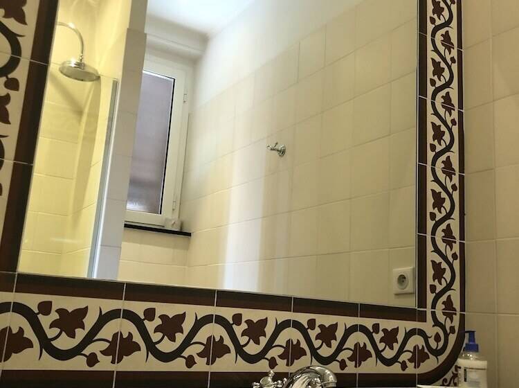 غرفة قياسية ثلاثية, La Regence