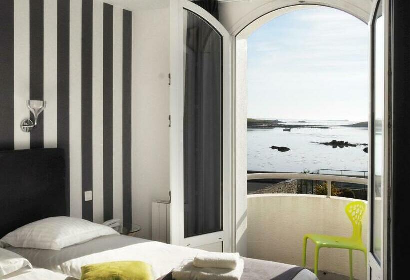 Номер Стандарт с Балконом, Logis Le Castel Ac H