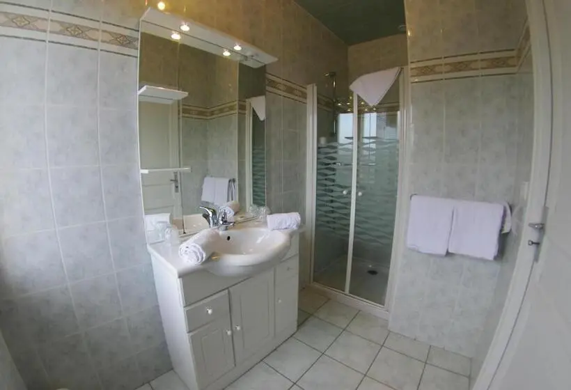 Standard Triple Room with Terrace, Bar Tabac Point Chaud L Ecureuil