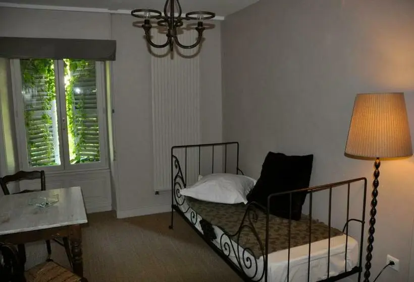 Standard Kolmen Hengen Huone, L'edgar