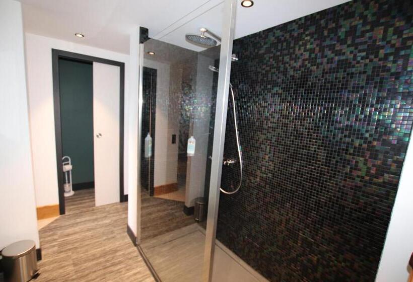 ジュニアスイート, La Pension Du Moulin