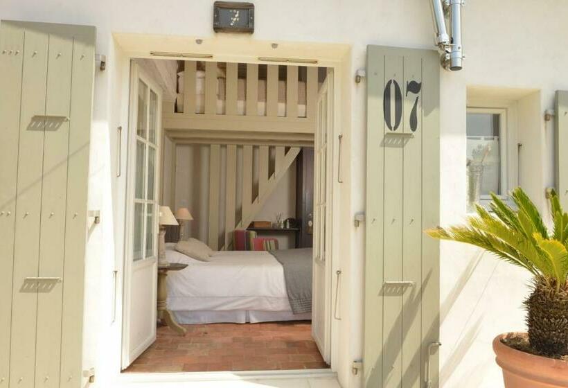 标准三人间, Les Bois Flottais