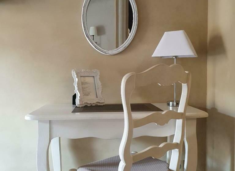 컴포트 룸, Les Quatre Dauphins