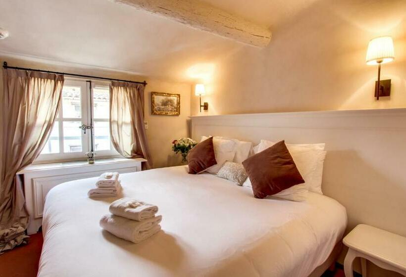 컴포트 룸, Les Quatre Dauphins