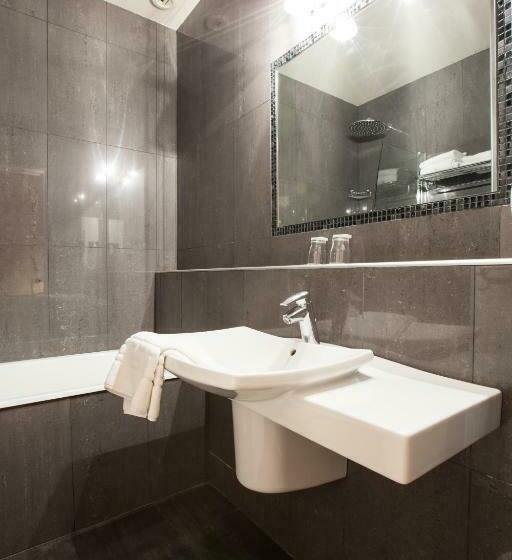 스탠다드 트리플 룸, Les Quatre Dauphins