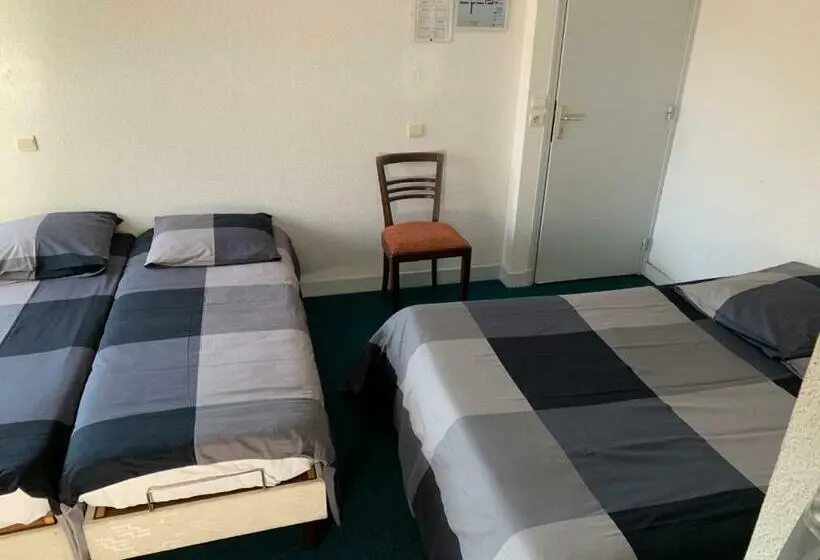 Perhehuone Jaettu Kylpyhuone, L'escale