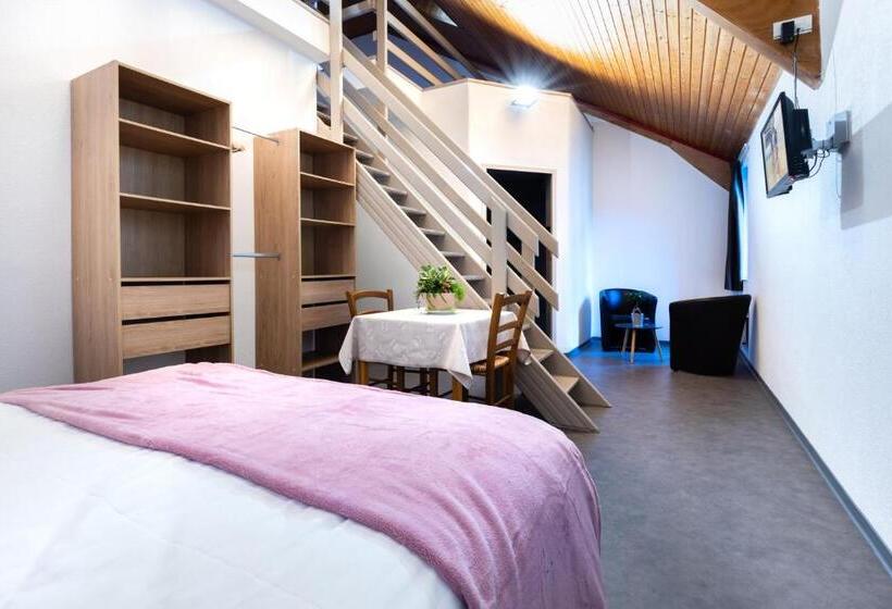 Пятиместный Стандартный Номер, Restaurant Espace Squash 3000