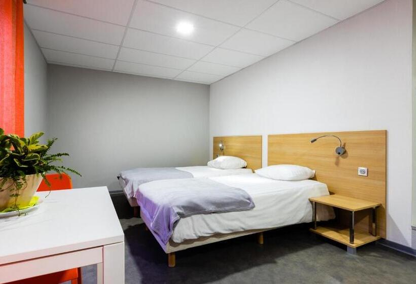 Четырехместный Номер Стандарт, Restaurant Espace Squash 3000