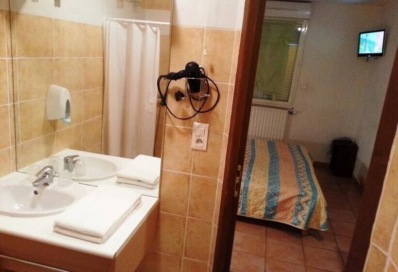 חדר משפחתי, Tempo Hôtel