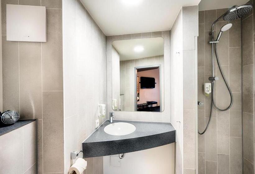 اتاق خانوادگی, B&b Hotel Bremen City
