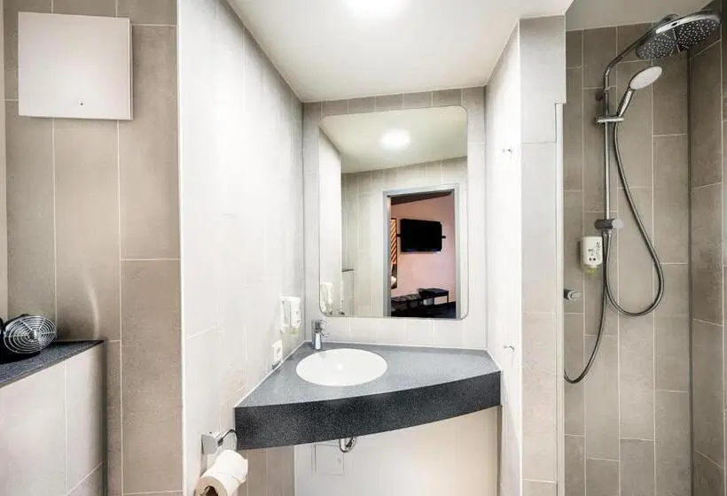 اتاق خانوادگی, B&b Hotel Bremen City