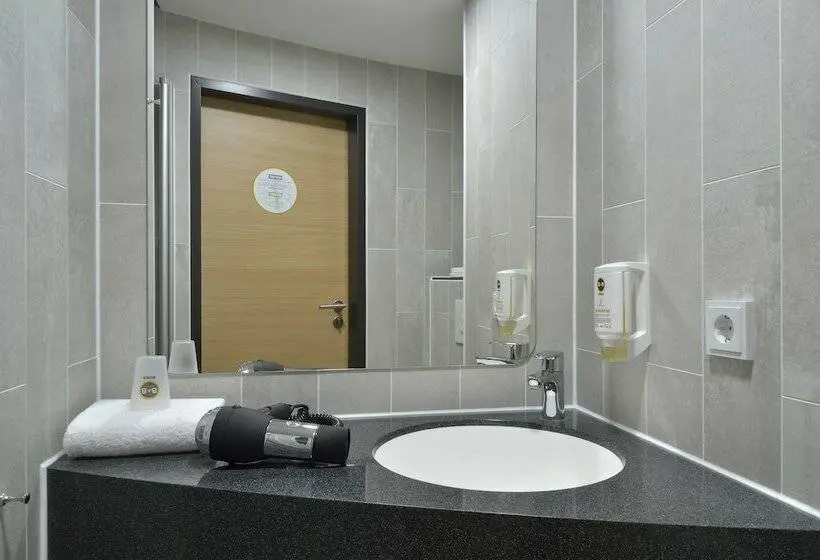 Standard Kolmen Hengen Huone, B&b Hotel Darmstadt
