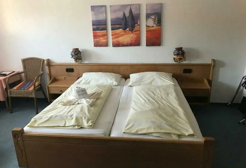 Standard Yhden Hengen Huone, Anneliese