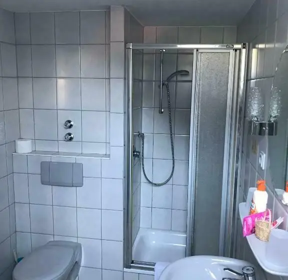 Standard Yhden Hengen Huone, Anneliese