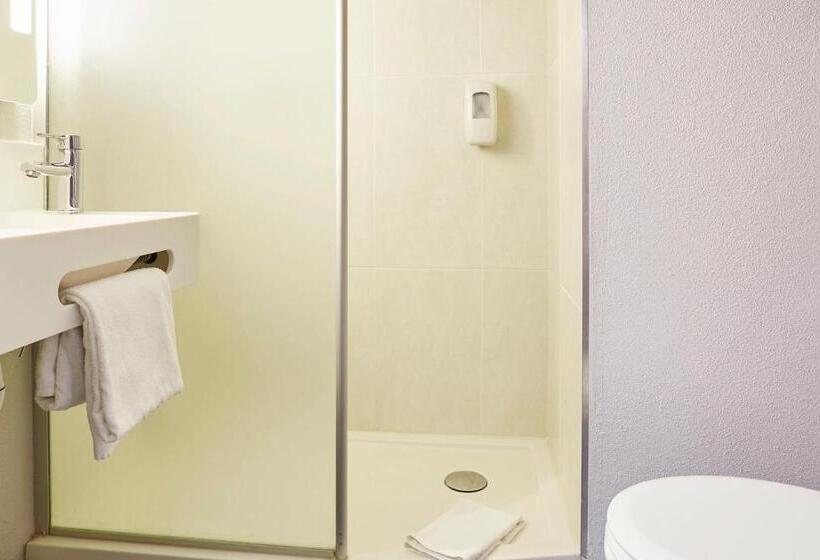 Номер Стандарт Трехместный, B&b Hotel Lille Roubaix Campus Gare