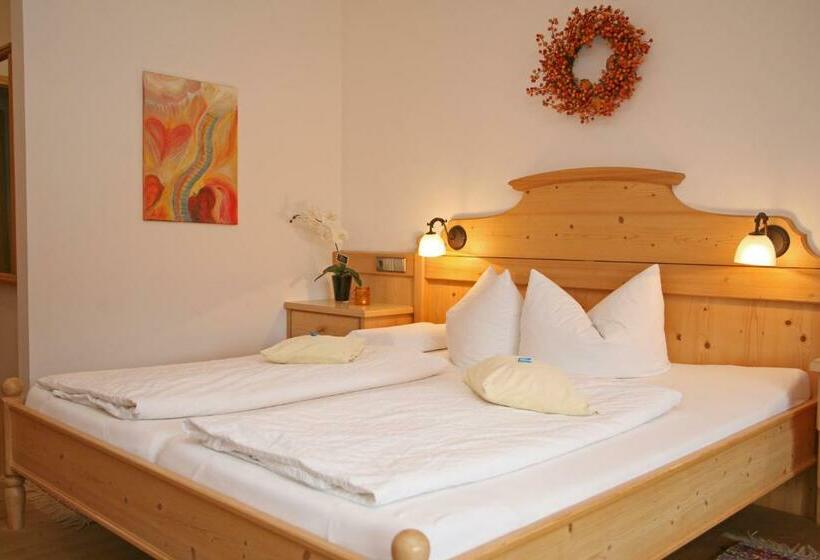 חדר קומפורט, Beim Nuihausa