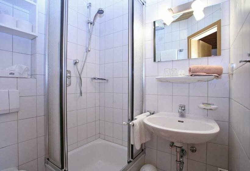 חדר סטנדרט, Beim Nuihausa