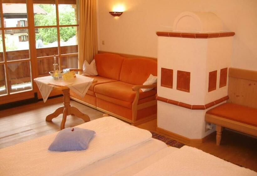 חדר קומפורט, Beim Nuihausa