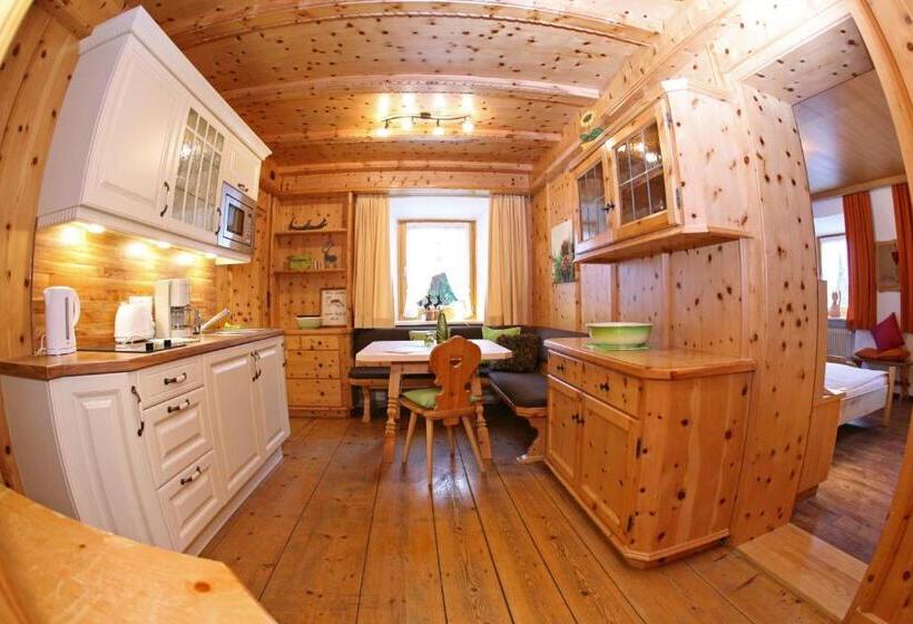 דירת חדר, Beim Nuihausa