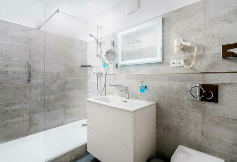 جناح مطلّ علي البحر, Bellevue