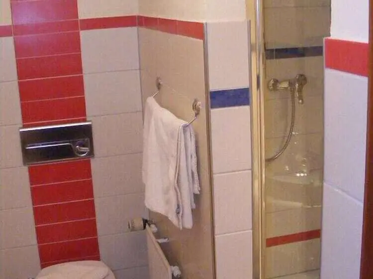 Standard Yhden Hengen Huone, Gaum