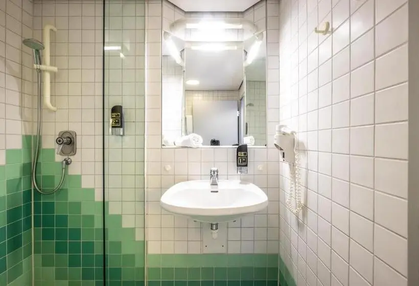 Standard-huone, Gottingen West