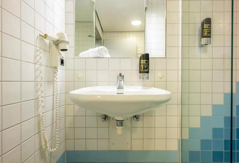 Superior-huone, Gottingen West
