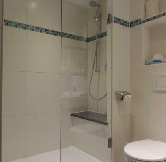 スタンダードトリプルルーム, Gruenberger