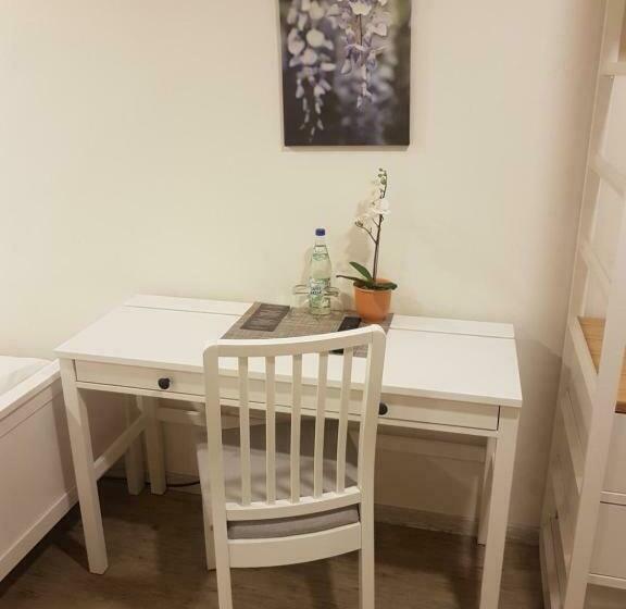 חדר סטנדרט, Hocher