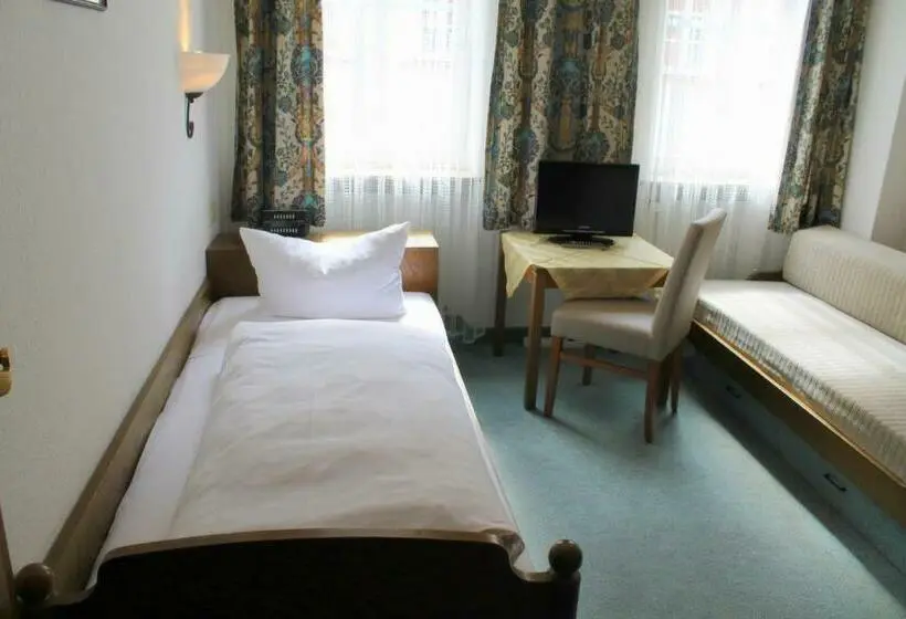 Standard Yhden Hengen Huone, Hocher