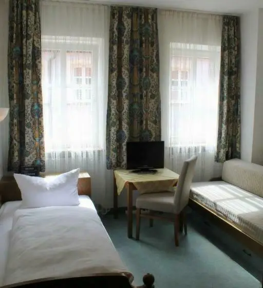 Standard Yhden Hengen Huone, Hocher