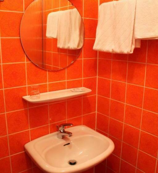 חדר סטנדרט יחיד, Hocher