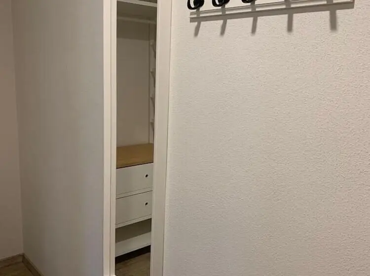 Standard Kolmen Hengen Huone, Hocher