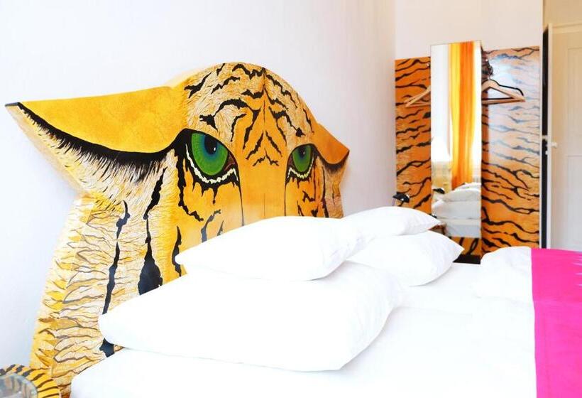 스탠다드 테마룸, Maurerhansl