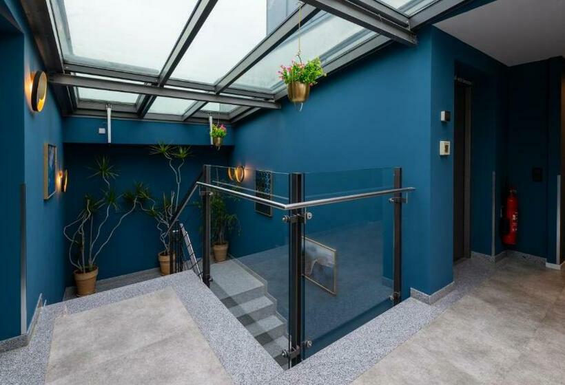 Номер Стандарт, Metropol