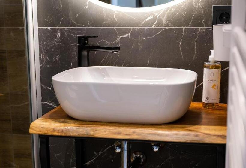 Номер Стандарт, Metropol