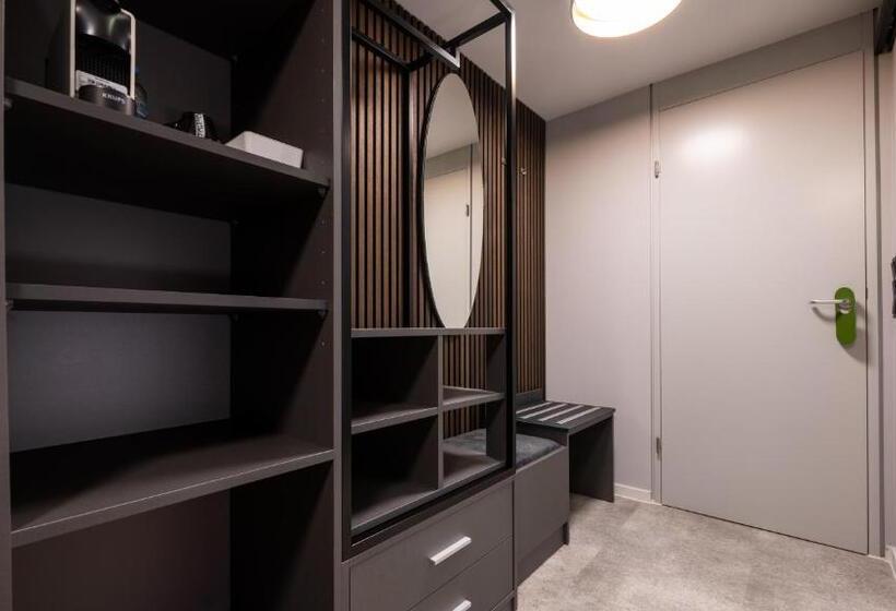 Номер Стандарт, Metropol