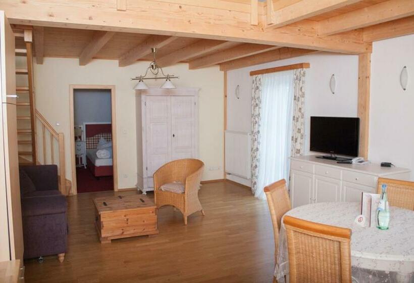 带阳台两卧公寓, Mutz