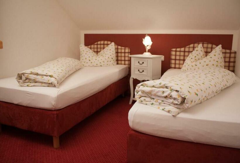 带阳台两卧公寓, Mutz