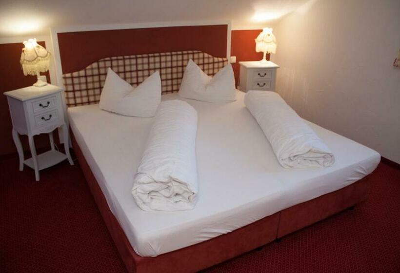 带阳台两卧公寓, Mutz