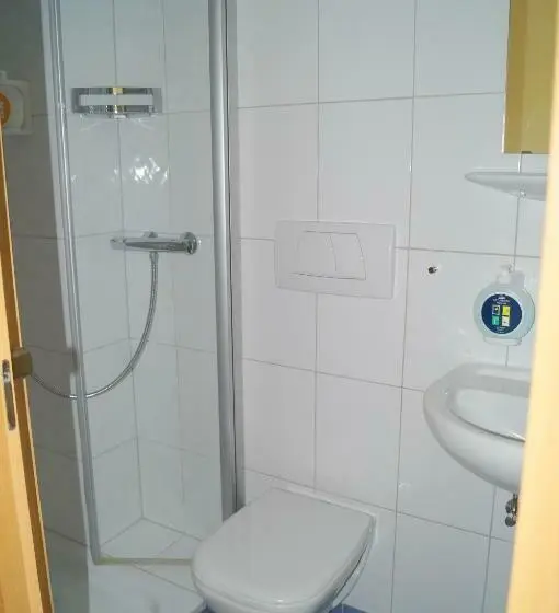 Chambre Standard Individuelle, Neuses